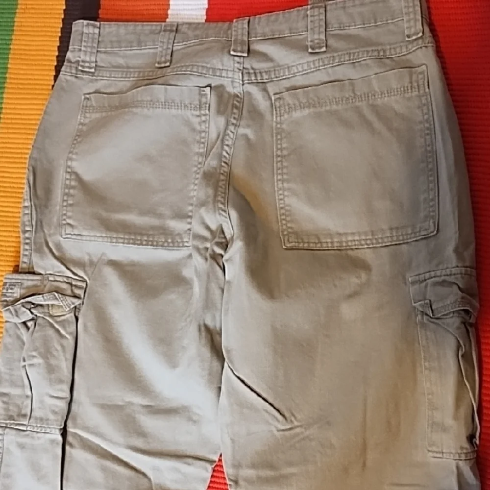 Wrangler EUC Men's Tan Cargo Pants 34/30.